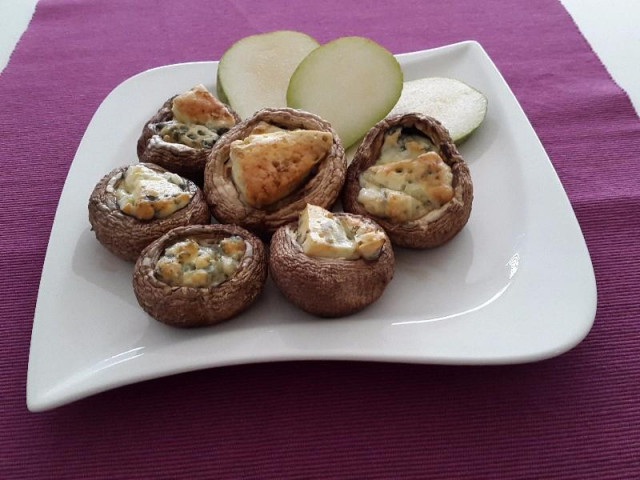 Champignons with blue cheese
