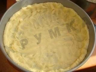 Open meat pie with potato dough