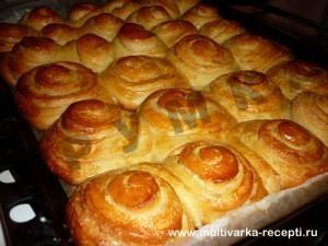 Sweet rolls made from yeast dough