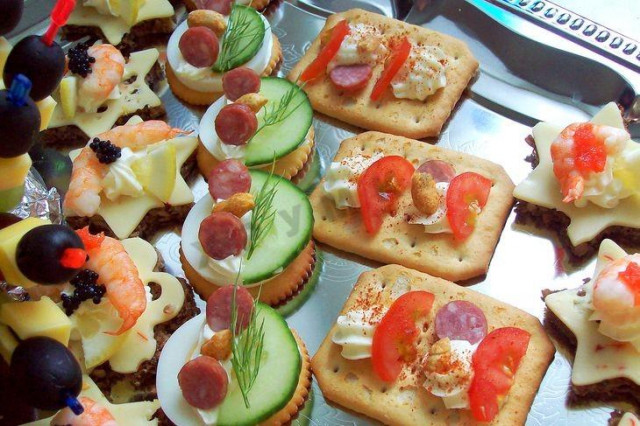 Assorted canapes on crackers