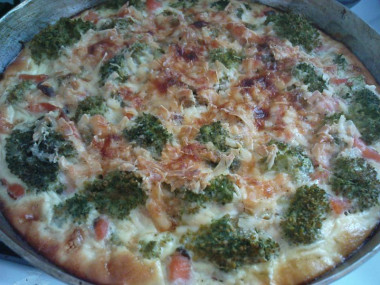 Quiche with broccoli and salmon