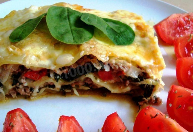 Lasagna with spinach and cheese