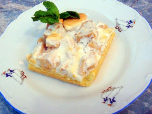 Apple tarts in shortbread protein cream