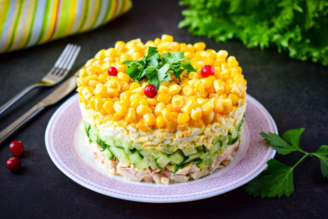 Salad with smoked breast, corn and egg