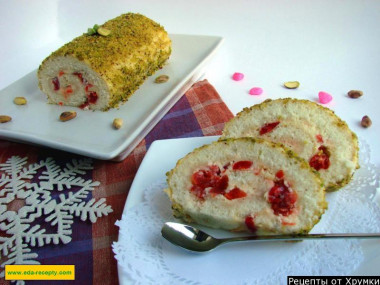 Sponge roll with custard and drunk cherries