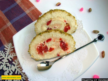 Sponge roll with custard and drunk cherries