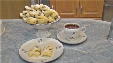 Charokh cookies with apple-nut filling