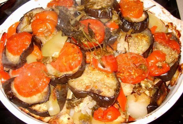 Chicken and potatoes, eggplant and tomatoes in foil