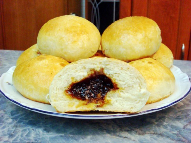 Yeast buns made of dry yeast dough with jam
