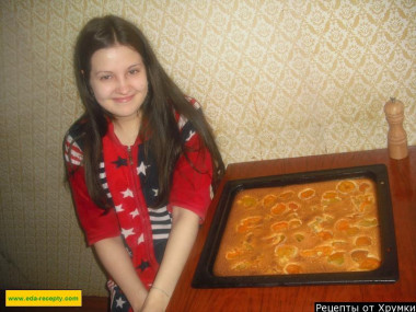 Pie with canned peaches and sour cream