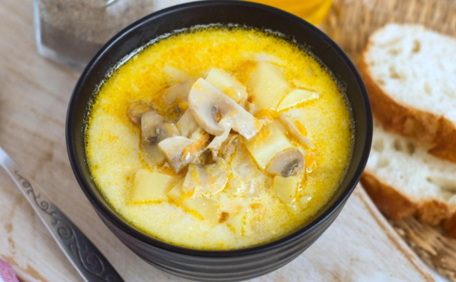 Cheese soup with melted cheese and mushrooms