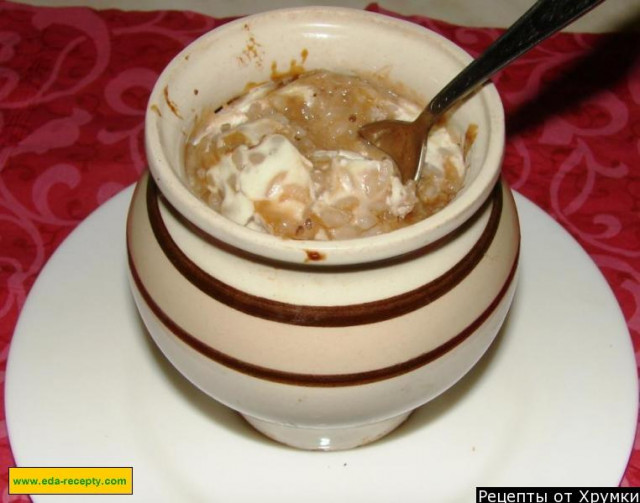 Chocolate rice porridge in pots