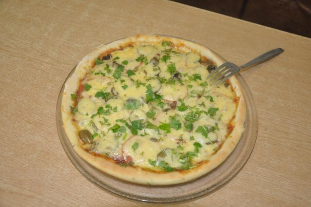 Italian thin pizza with ham, cheese and mushrooms