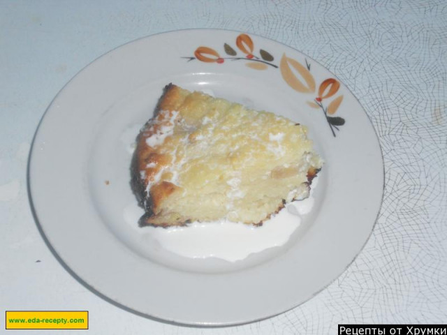 Delicious casserole cottage cheese with banana and cream