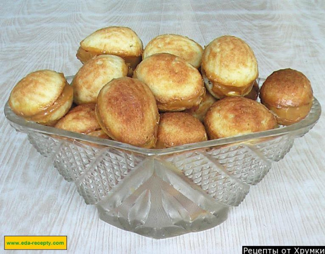 Homemade cookies Nuts on margarine with boiled condensed milk