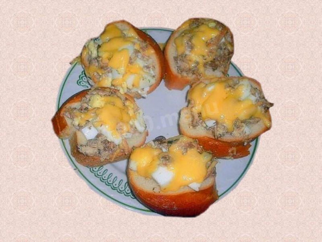 Sandwiches with canned saury fish, egg and cheese