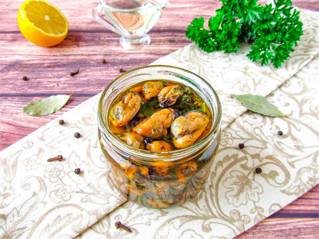 Mussels pickled at home