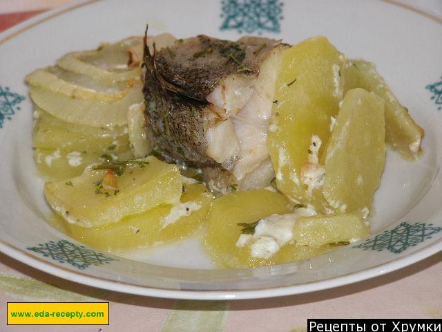 Hake baked with potatoes and cheese