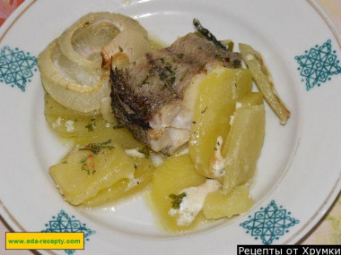 Hake baked with potatoes and cheese