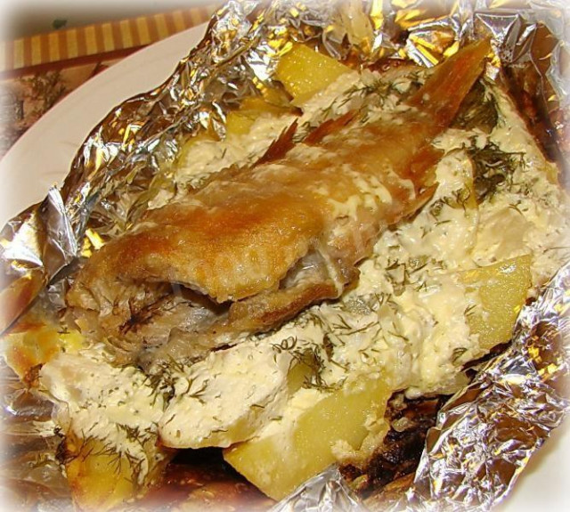 Sea bass in foil with potatoes and onions