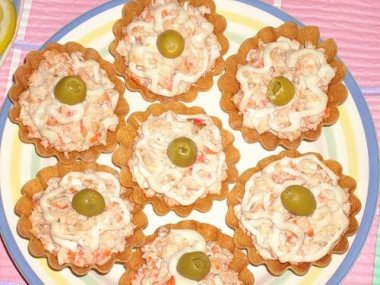 Tartlets with canned fish and cucumber salad