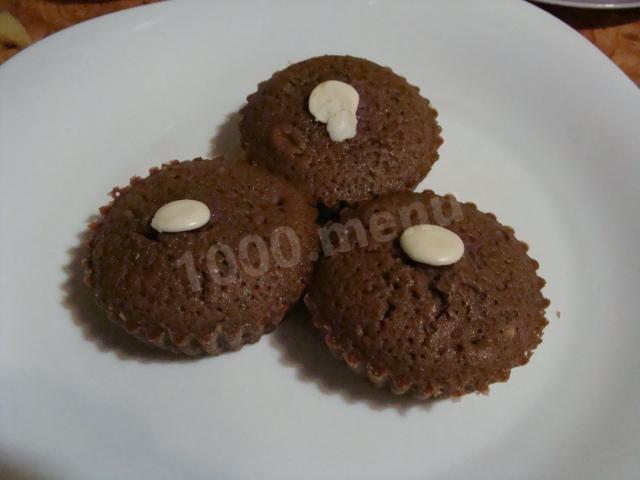 Chocolate cupcakes with sour cream and cinnamon