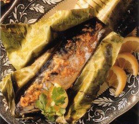 Fish, baked in foil with ginger oil