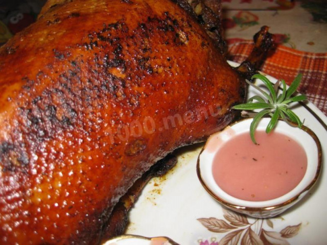 Whole baked duck with fruit
