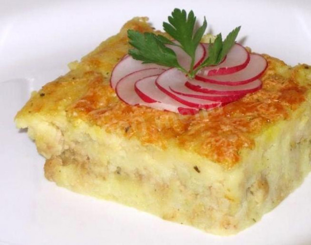 Potato casserole with minced meat, mayonnaise and cheese