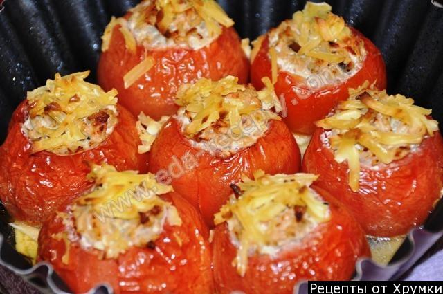 Stuffed tomatoes with meat, onions and rice