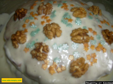 Natasha cake with walnuts and sour cream