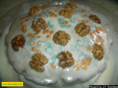 Natasha cake with walnuts and sour cream