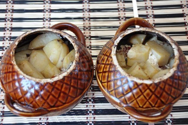 Liver with mushrooms baked in a pot