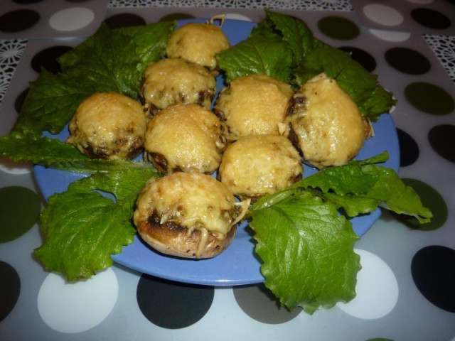 Stuffed mushrooms with onions and cheese