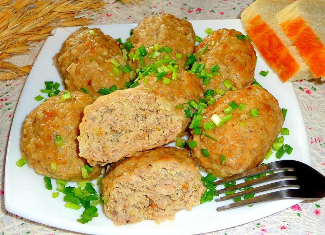 Steamed cutlets in a minced meat slow cooker