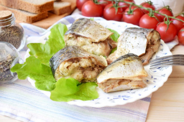 Steamed mackerel in a slow cooker
