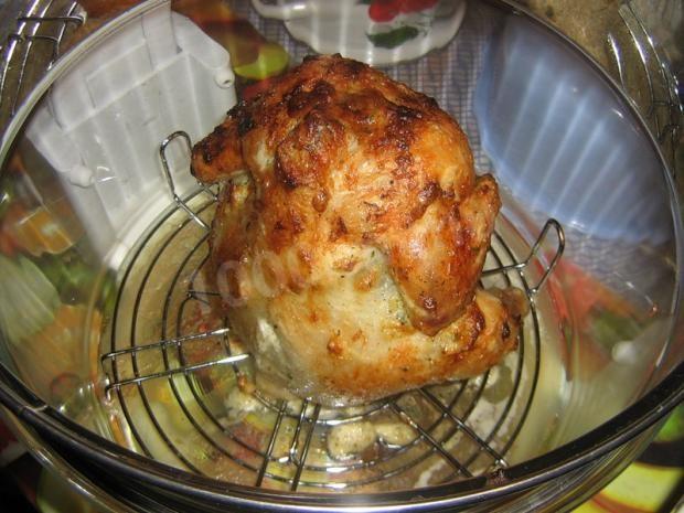 Whole chicken in an aerogrill with garlic, beer and mayonnaise