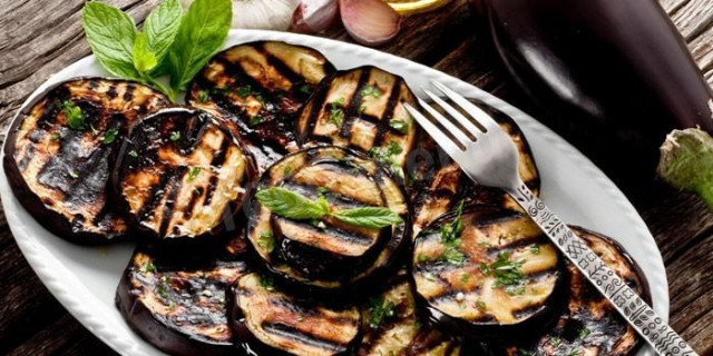 Grilled eggplant with onion and vinegar
