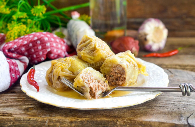Cabbage rolls in microwave oven