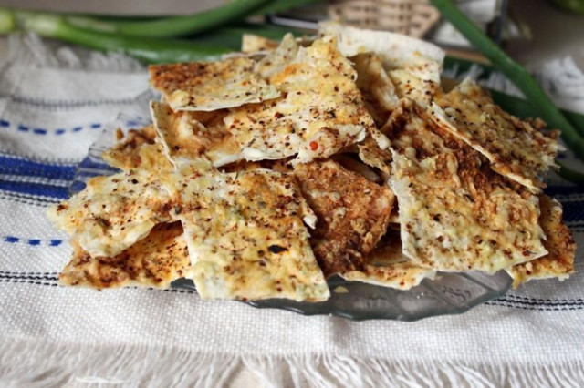 Lavash chips with cheese in the microwave