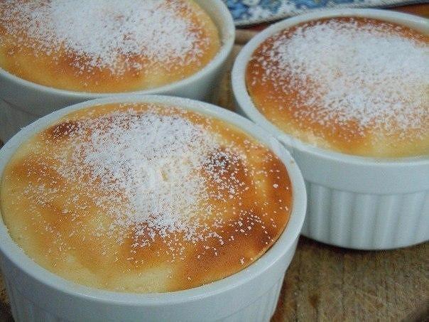 Cottage cheese souffle with apples in the microwave
