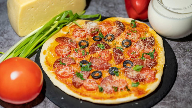 Mini pizza with salami and tomatoes with cheese