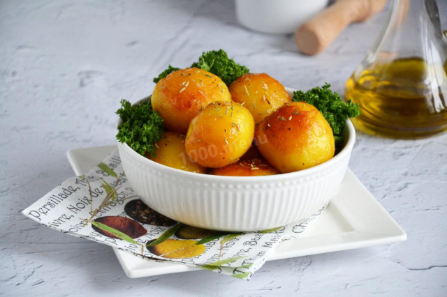 Potatoes with honey in the oven