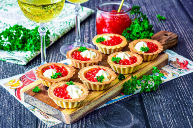 Tartlets with cheese and caviar