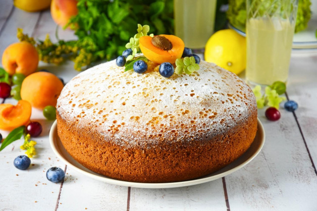 Sponge cake in a slow cooker is lush and airy