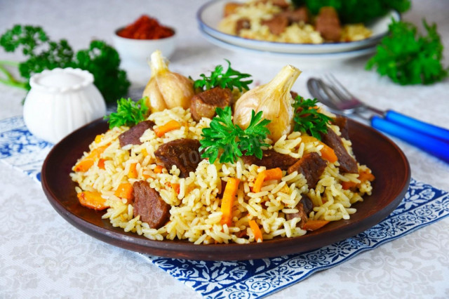 Pilaf with beef in a slow cooker