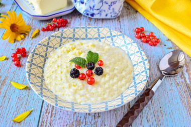 Friendship porridge with milk in a slow cooker