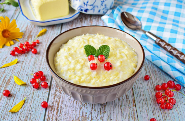 Friendship porridge with milk in a slow cooker