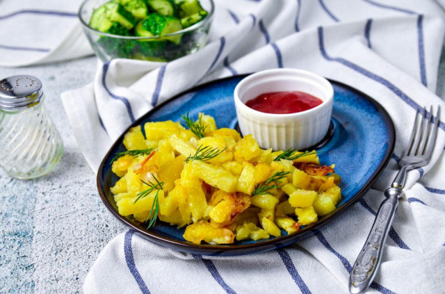 Fried potatoes in a slow cooker