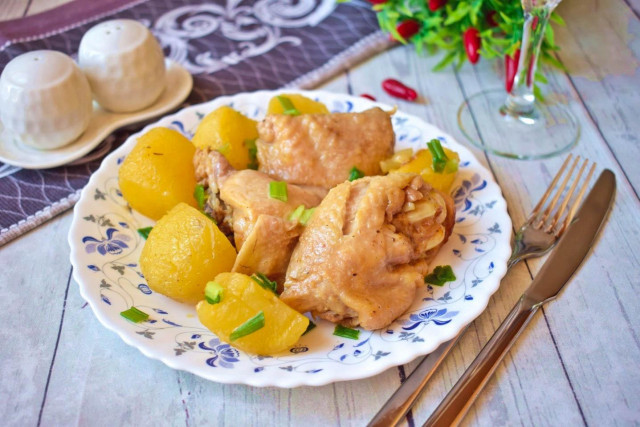 Chicken baked in a slow cooker with potatoes